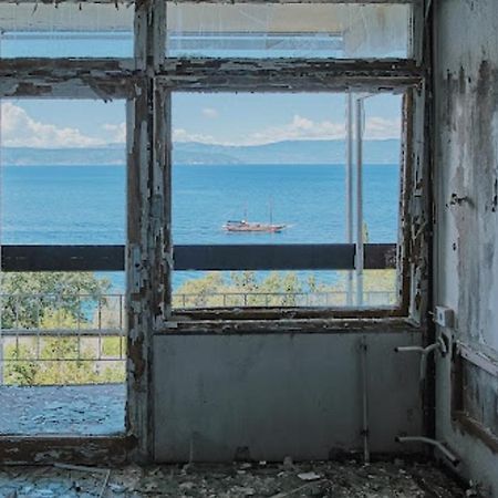 Haludovo Virtual Ruin Hotel Bungaloos Apartments And Camping, International Cooperation And Assistance For Rebirth Baracska ภายนอก รูปภาพ
