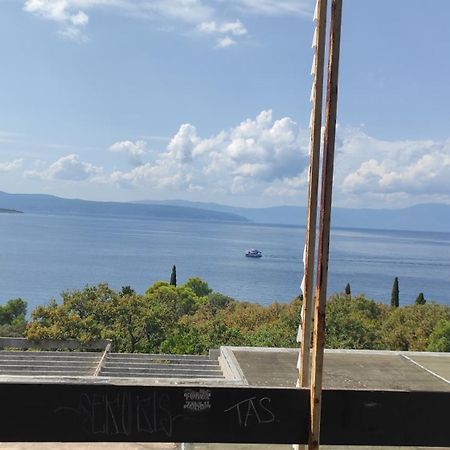 Haludovo Virtual Ruin Hotel Bungaloos Apartments And Camping, International Cooperation And Assistance For Rebirth Baracska ภายนอก รูปภาพ