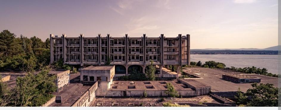 Haludovo Virtual Ruin Hotel Bungaloos Apartments And Camping, International Cooperation And Assistance For Rebirth Baracska ภายนอก รูปภาพ