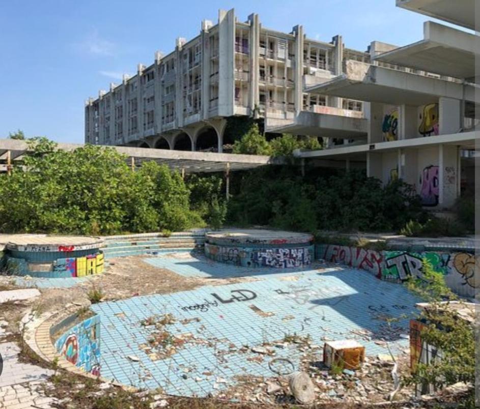 Haludovo Virtual Ruin Hotel Bungaloos Apartments And Camping, International Cooperation And Assistance For Rebirth Baracska ภายนอก รูปภาพ