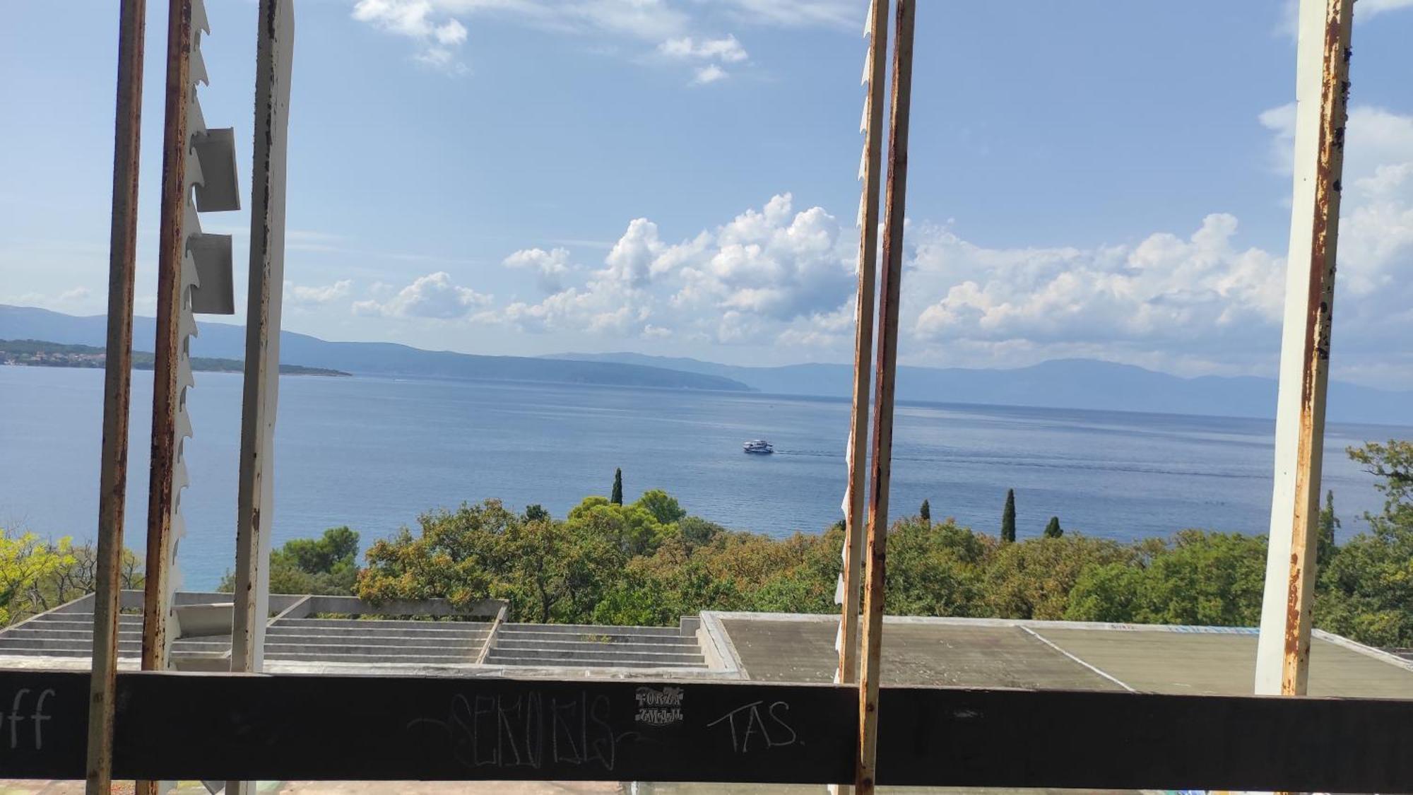 Haludovo Virtual Ruin Hotel Bungaloos Apartments And Camping, International Cooperation And Assistance For Rebirth Baracska ภายนอก รูปภาพ